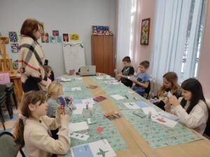 Подробнее о статье В ДК «Родник» м.о. Чехов ребята смастерили открытки для пап