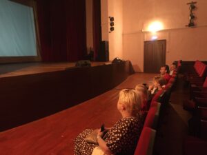 Подробнее о статье 6 сентября в зрительном зале ДК «Родник» м.о. Чехов состоялся показ мультфильма для всей семьи «Пушистый вояж»