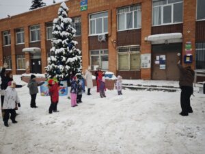 Подробнее о статье 5 января на площади у ДК «Родник» м.о. Чехов состоялись зимние игры на свежем воздухе, посвященные зиме – самому красивому и веселому времени года