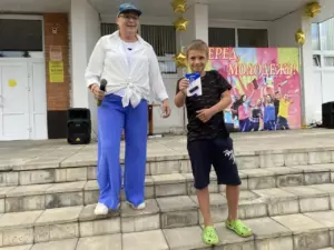 Подробнее о статье 26 июня сотрудники ДК «Родник» м.о. Чехов провели летнюю дискотеку под открытым небом «Молодёжный микс».