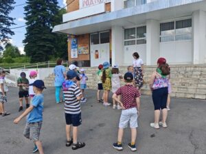 Подробнее о статье 11 июня в преддверии Дня России на площади у ДК «Родник» м. о. Чехов прошёл конкурс рисунка на асфальте «Моя Россия!»